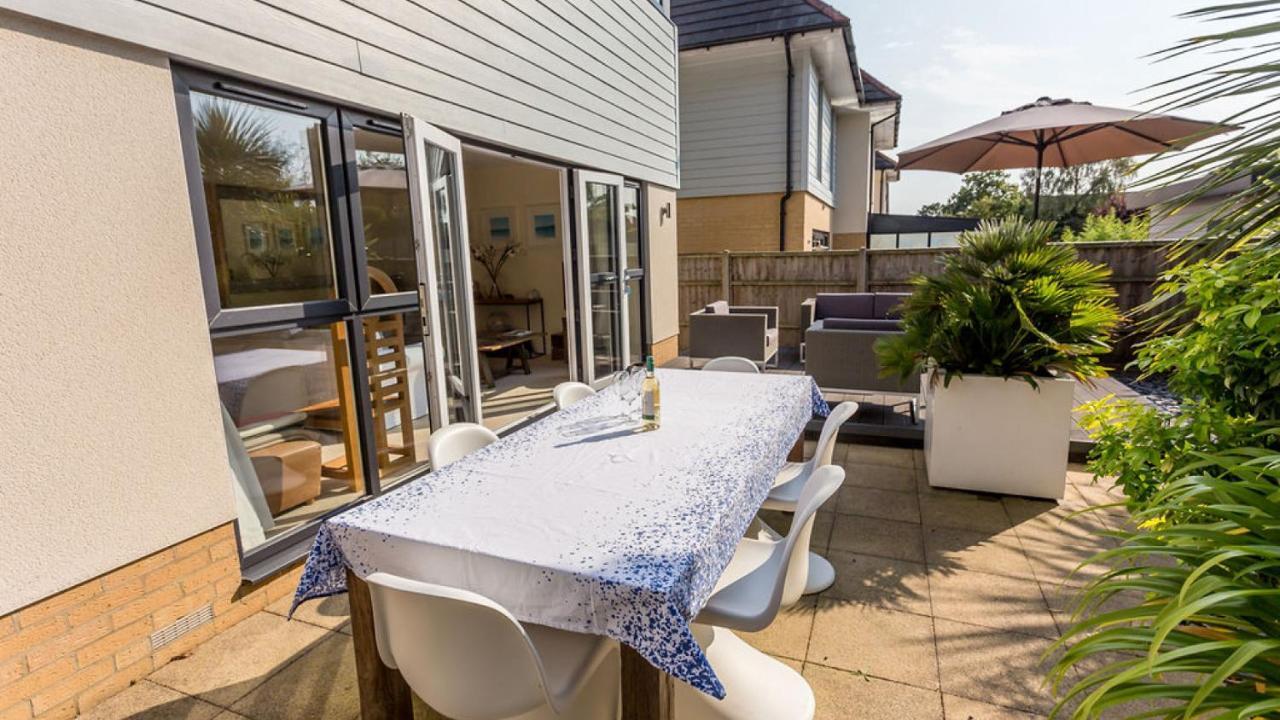 Twin Palms Villa Poole Kültér fotó