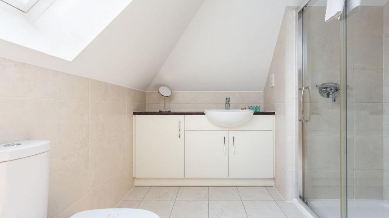 Twin Palms Villa Poole Kültér fotó