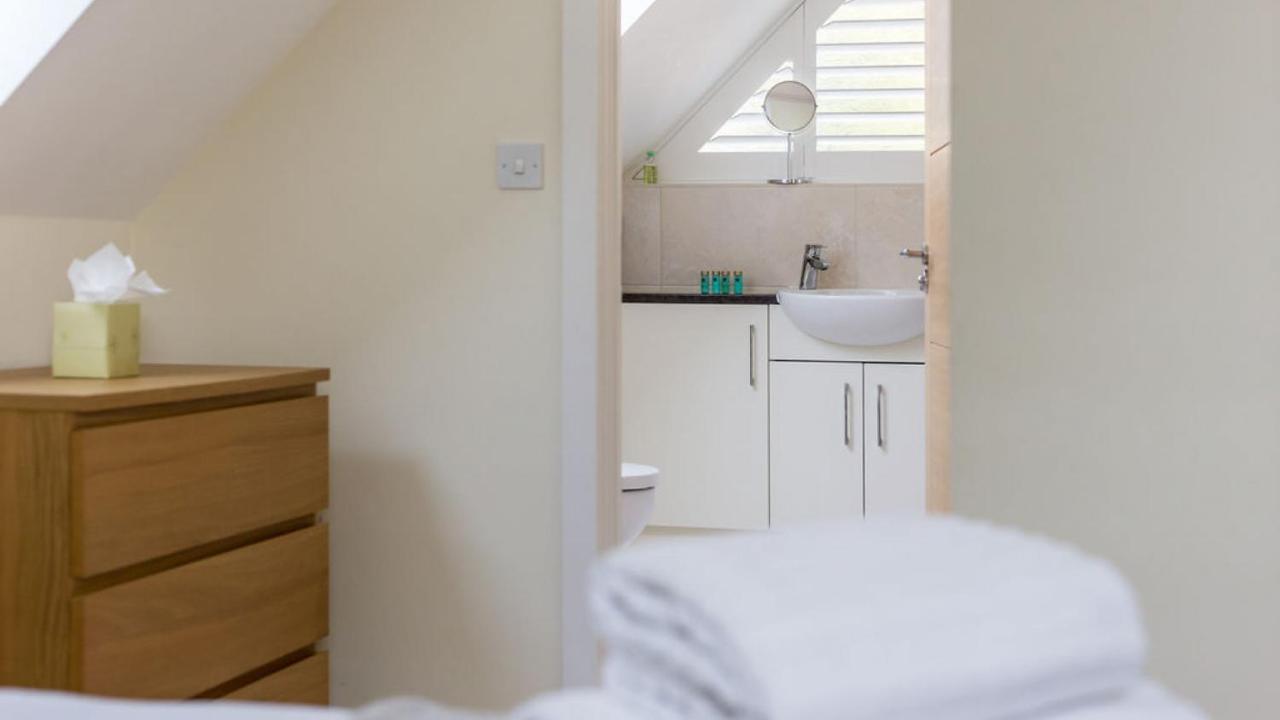 Twin Palms Villa Poole Kültér fotó