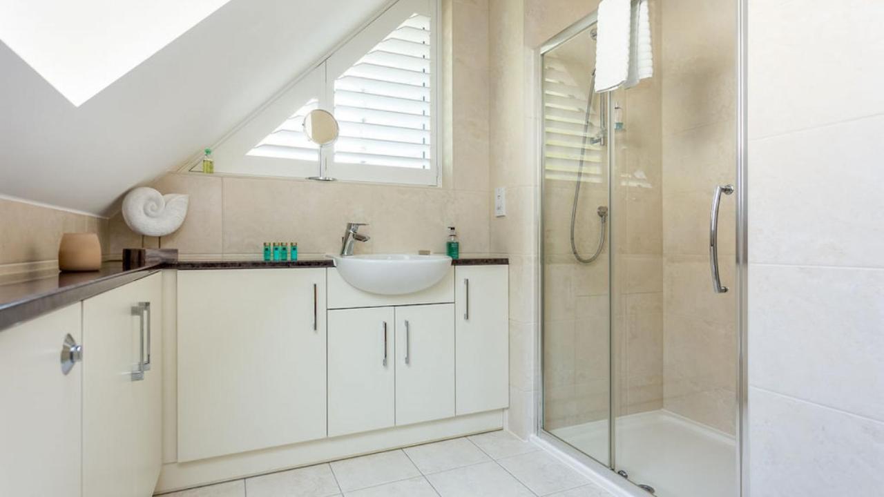 Twin Palms Villa Poole Kültér fotó