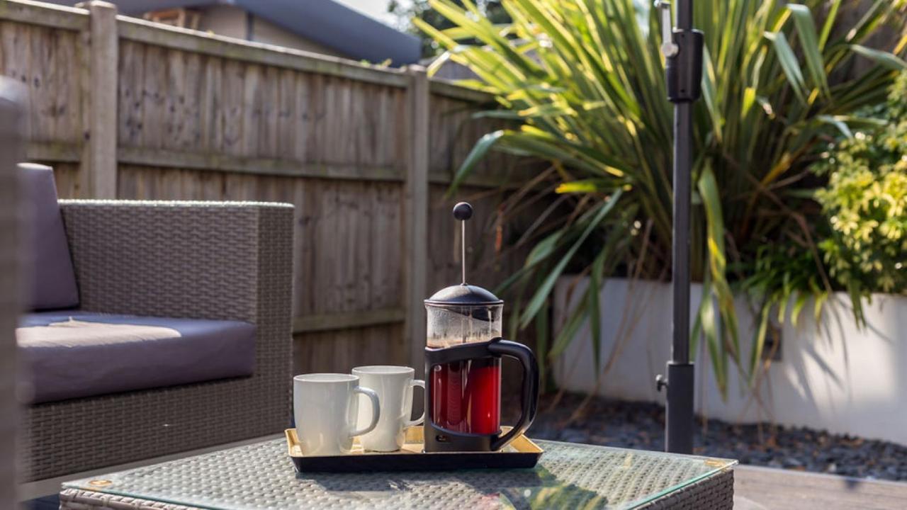 Twin Palms Villa Poole Kültér fotó