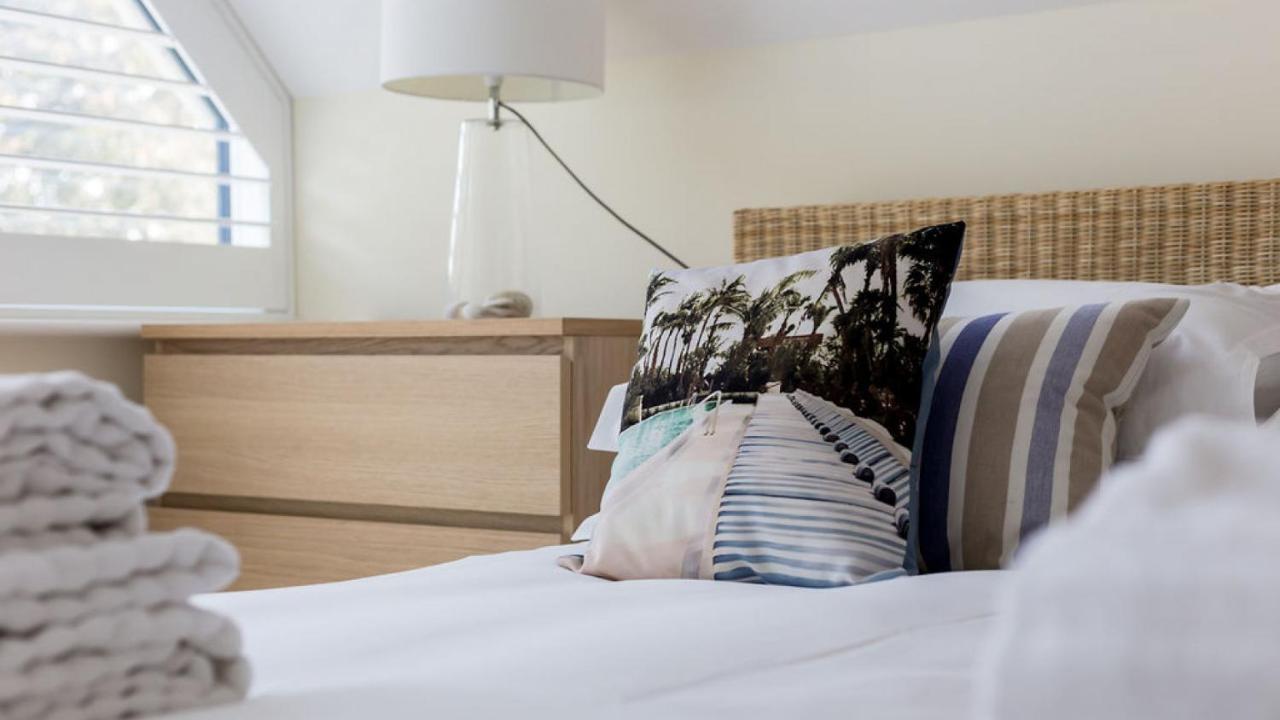 Twin Palms Villa Poole Kültér fotó